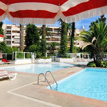 Appartement 2 Pieces Terrasse Clilm A 400 M De La *