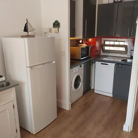 Appartement 2 Pieces Terrasse Clilm A 400 M De La